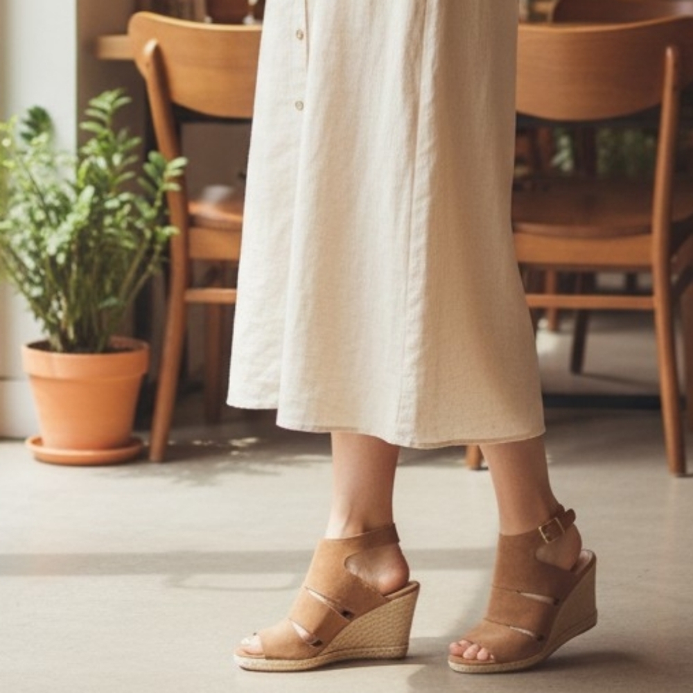 Apt. 9 Tan Wedge Sandals with Crisscross Straps